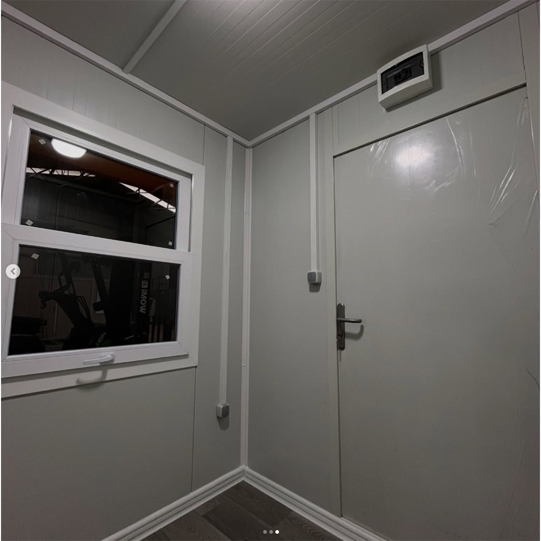 Module T DE | Pförtnercontainer GH-1500.3 – 8,8’ (268 × 143 cm)